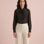 Blusa negra con lazo