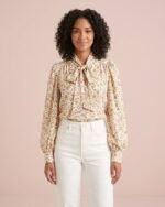Blusa floral con lazo