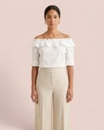 Blusa blanca de hombros descubiertos